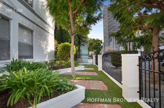 Building Photo - 646 Hauser Blvd