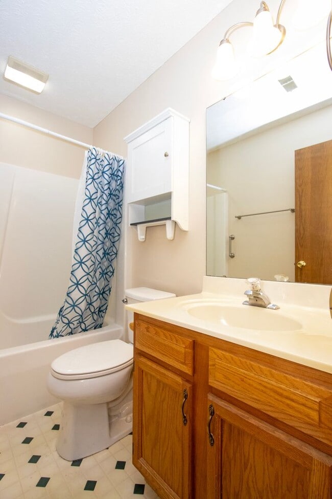 Building Photo - Two Bedroom Apartment