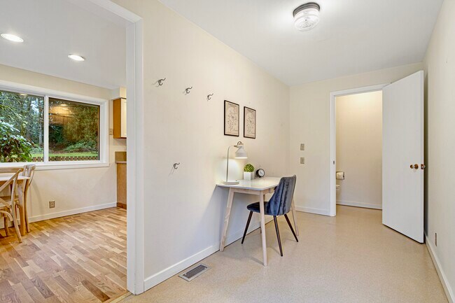 Building Photo - 11641 204th Ave NE