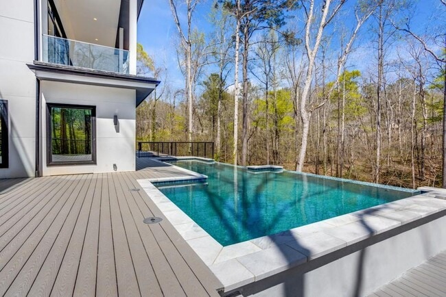 Building Photo - 600 Colebrook Ct NW