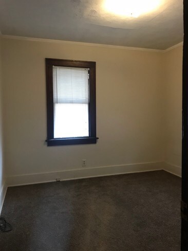 Building Photo - 812 W Mac Queen Ave