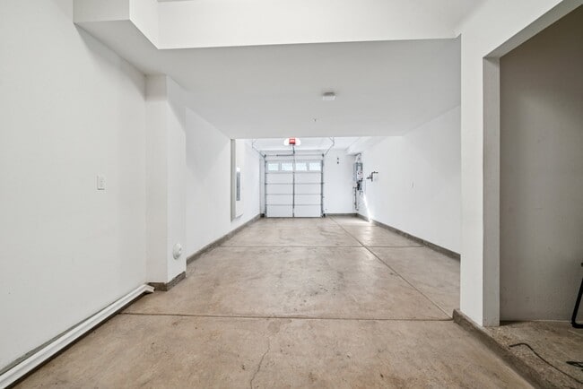 Building Photo - 11048 Luminate Dr