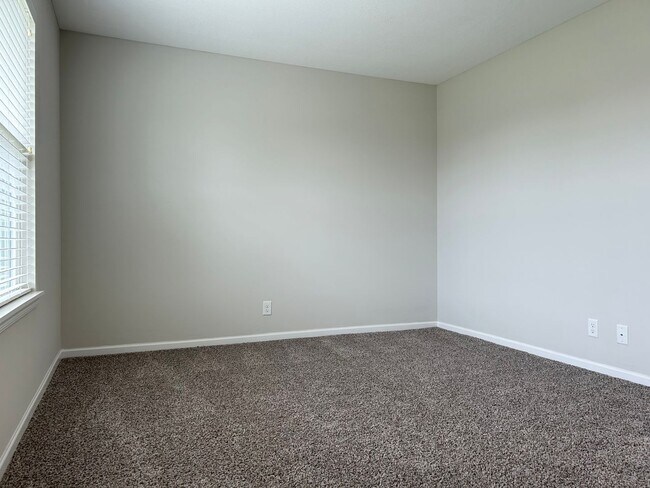 Building Photo - 2 Bed | 2 Bath | 2 Car Garage Single Level Home in Raymore