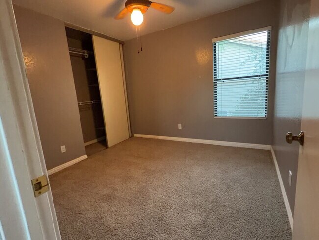 Building Photo - "Charming 4-Bedroom Oasis with 2 Full Bath...