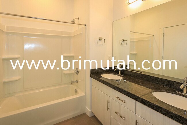 Building Photo - 9204 S. Holiday Bowl Court