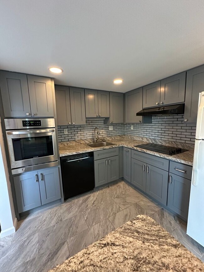 Building Photo - Welcome home- 3 bedroom, 1.5 bath