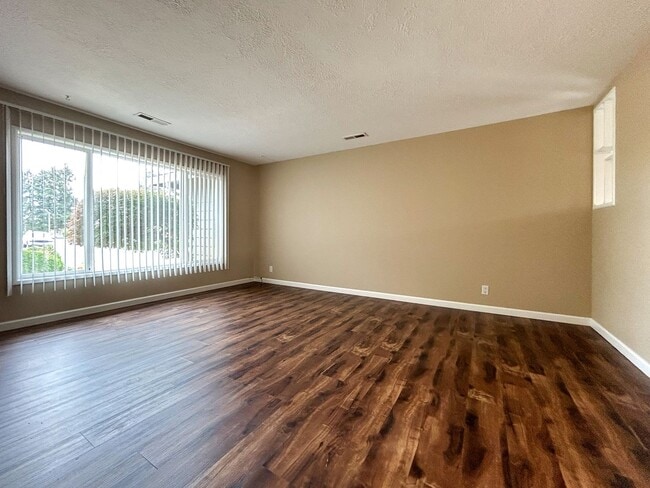 Building Photo - 4998 Arrowood Ct SE