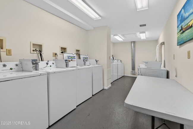 Building Photo - 2137 8th Ave