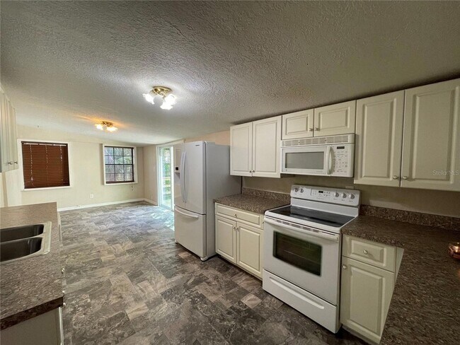 Building Photo - 2525 Emma Cir