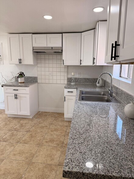 Building Photo - 1716 1/2 Gage St