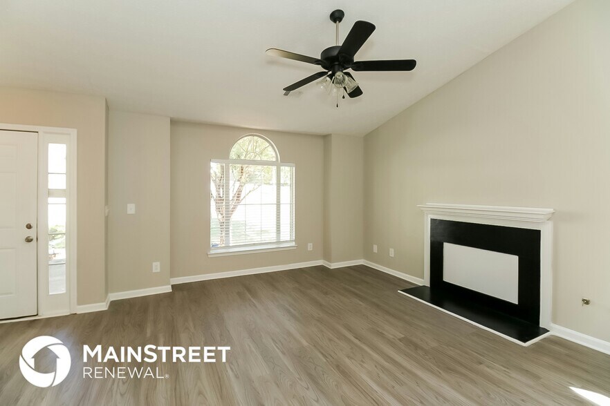 Building Photo - 6695 Emerald Pointe Cir
