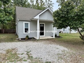 Building Photo - Charming 2 Bedroom, 1 Bath Bungalow in Dow...