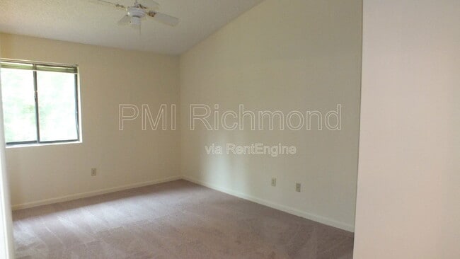Building Photo - 2103 Turtle Creek Dr