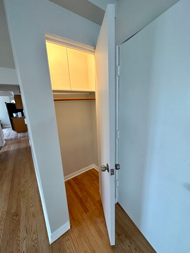 Building Photo - 5640 N Talman Ave