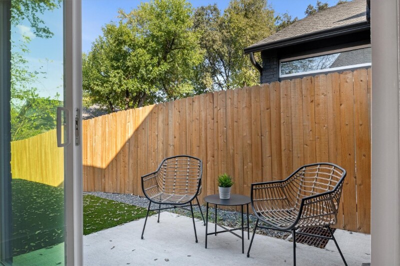 Building Photo - 1904 Albury Cove