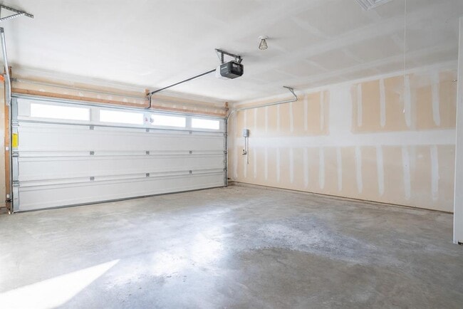 Building Photo - 345 Horsemint Way