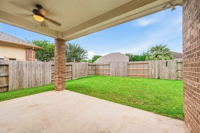 Building Photo - 18315 E Willow Oak Bend Dr