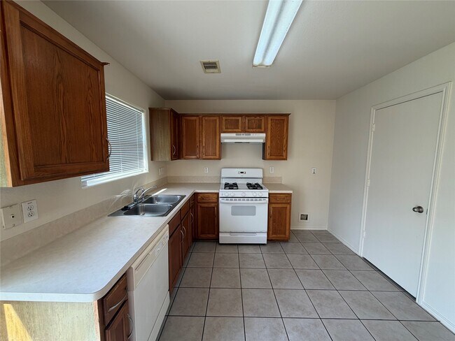 Building Photo - 12608 Rio Lindo St