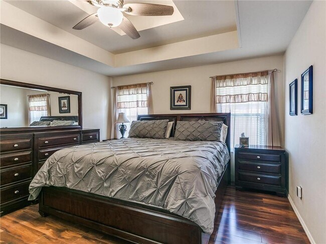 Building Photo - 4817 Montrose Dr