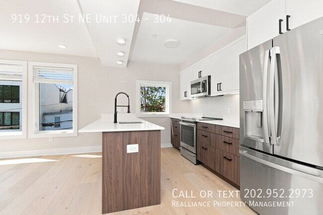 Building Photo - 919 12th St NE