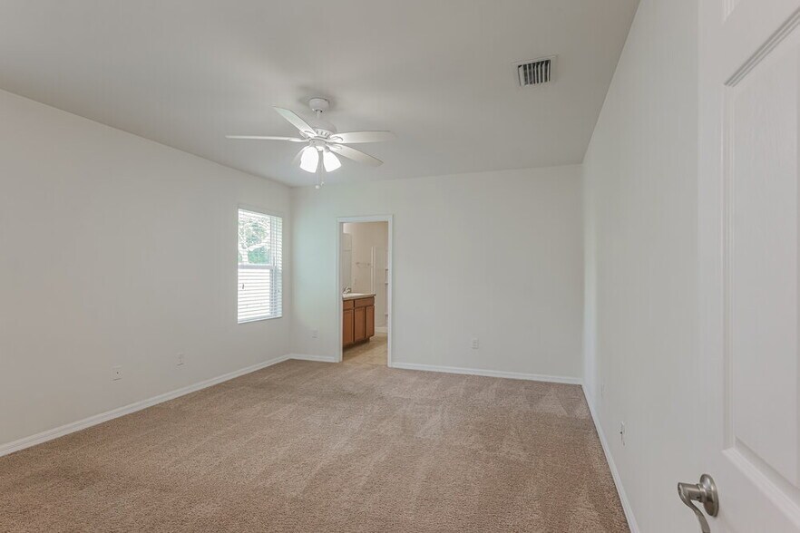 Building Photo - 203 NE 9th Ave