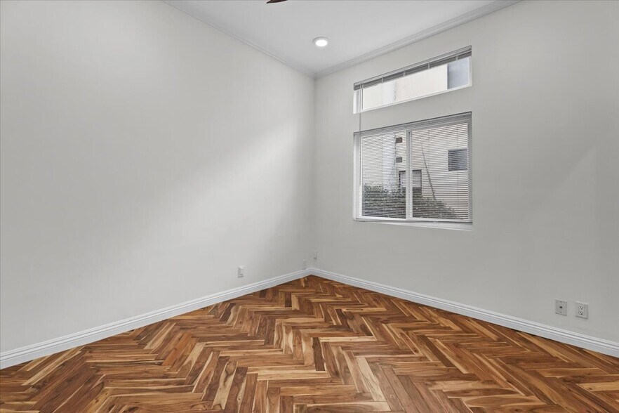 Building Photo - 2550 S Centinela Ave