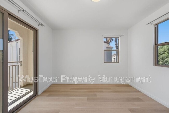 Building Photo - 1087 Waterfall Way