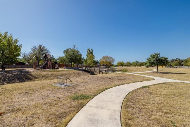 Building Photo - 2304 Silver Spur Dr