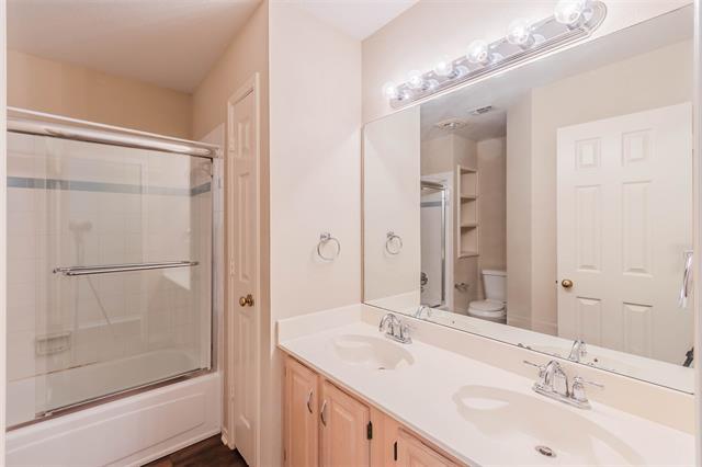 Building Photo - 313 Meadowood Ln