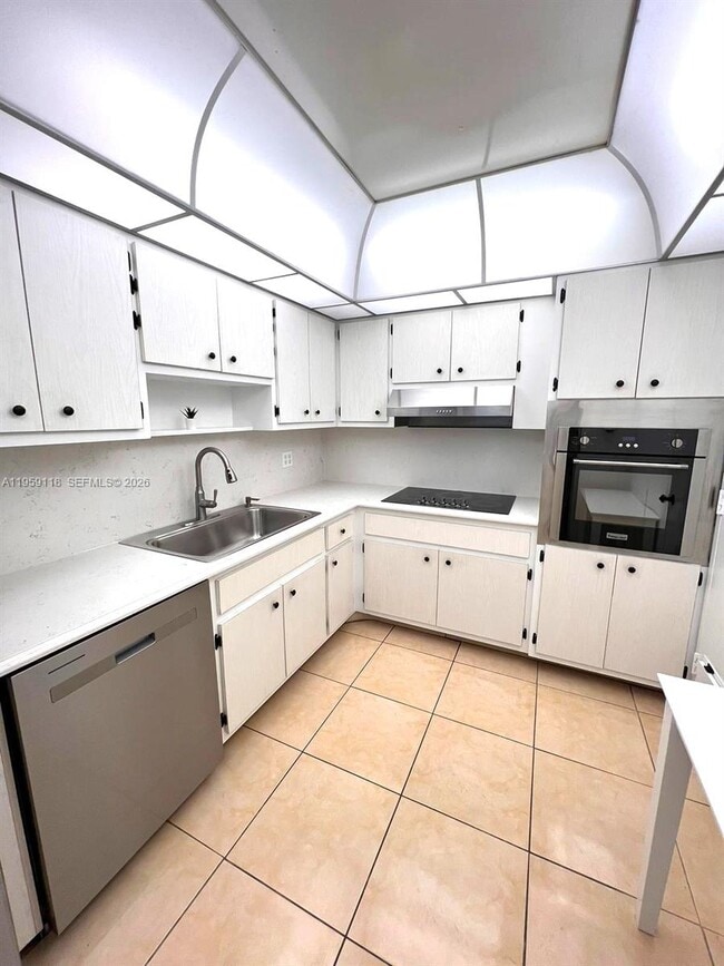 Building Photo - 400 Kings Point Dr