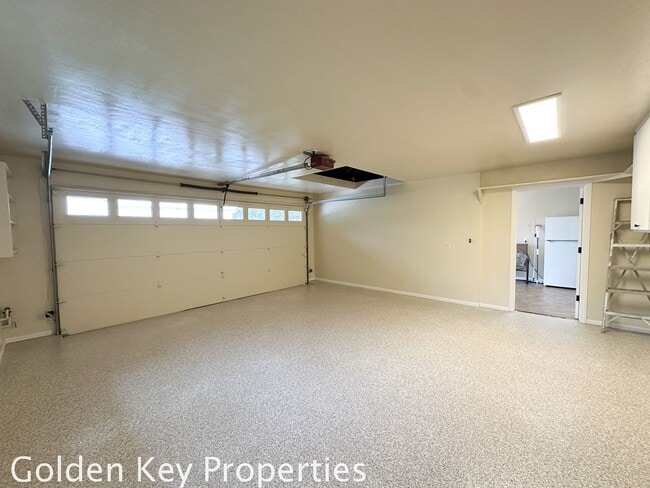 Building Photo - Beautiful home on a private, quiet street in Vista!