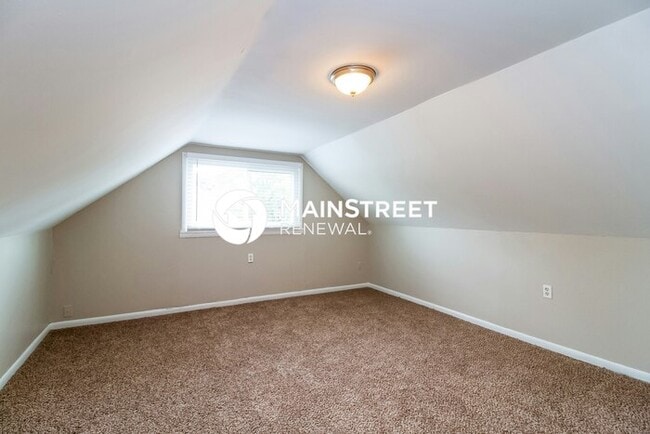 Building Photo - 4 Bedroom Pet-Friendly Home in Columbus, OH with Main Street Renewal