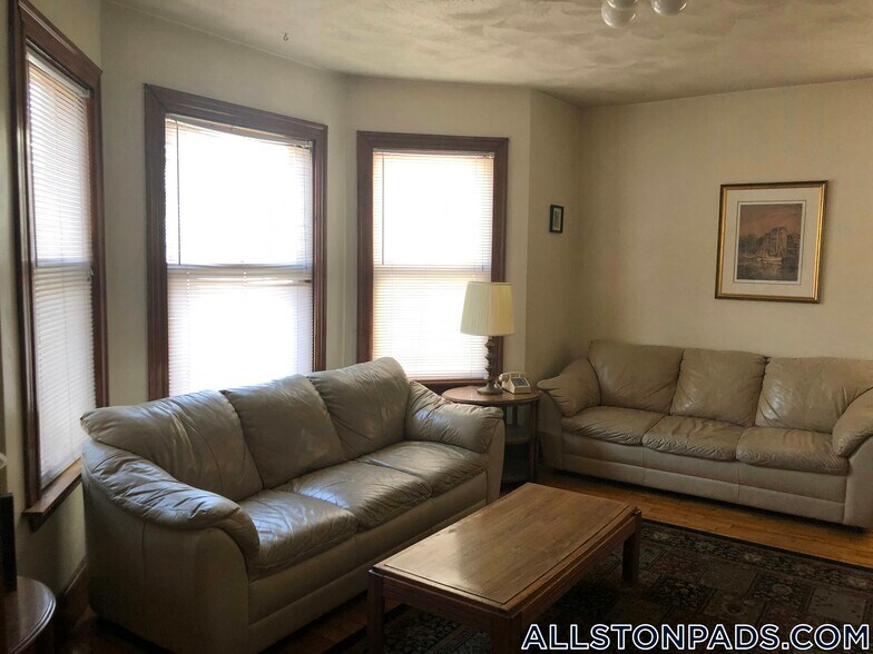 Building Photo - 36 Linden St