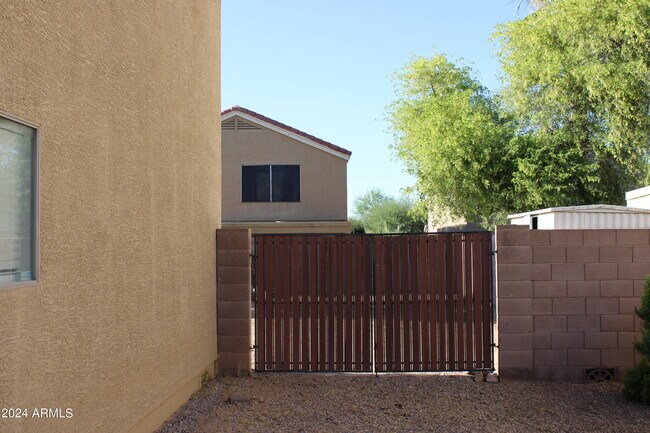 Building Photo - 2568 W Tanner Ranch Rd