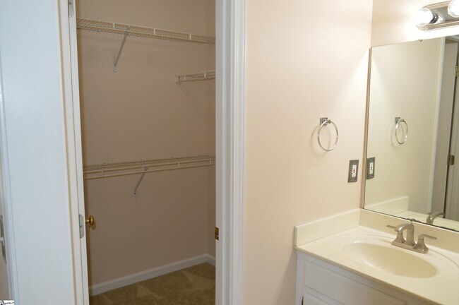 Building Photo - 201 Durham Dr