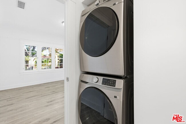 Building Photo - 641 N Martel Ave