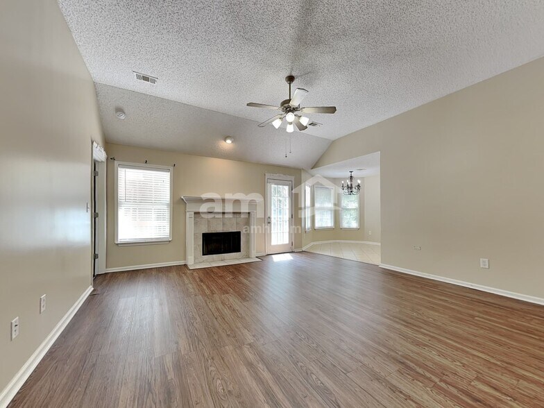 Building Photo - 505 Dresler Rd