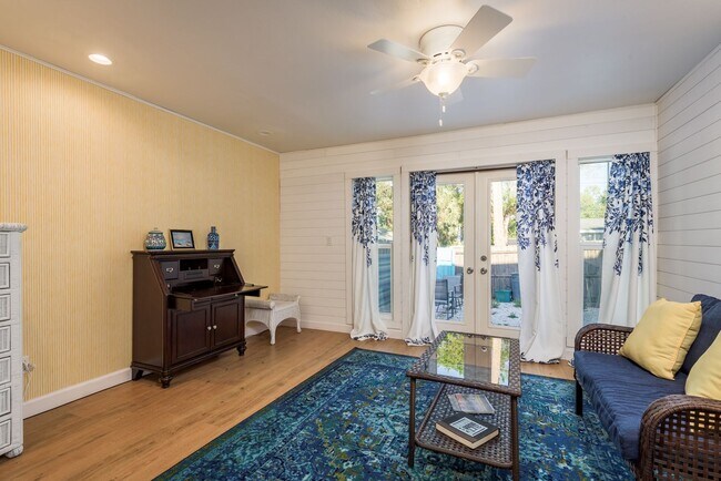 Building Photo - Beautifully Maintained 2-Bedroom, 2-Bath Villa in Tarpon Springs