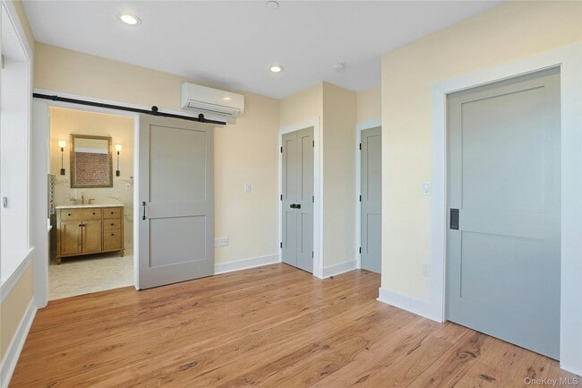 Building Photo - 19 Main St