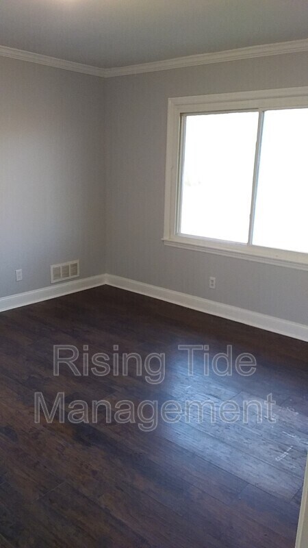 Building Photo - 948 Hickory Dr
