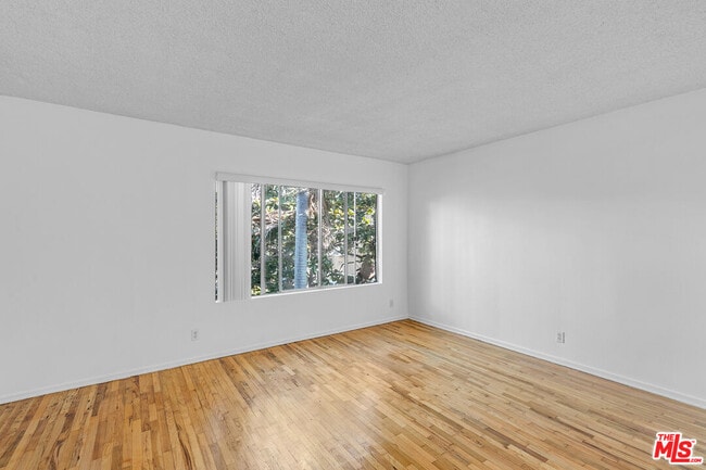 Building Photo - 1627 S Bundy Dr