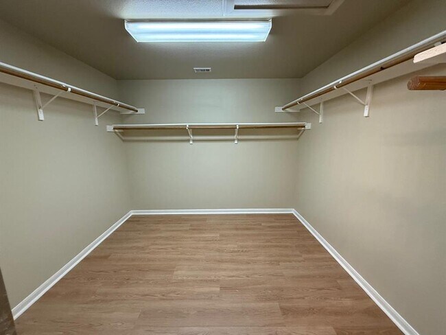 Building Photo - 11505 Emerald Falls Dr