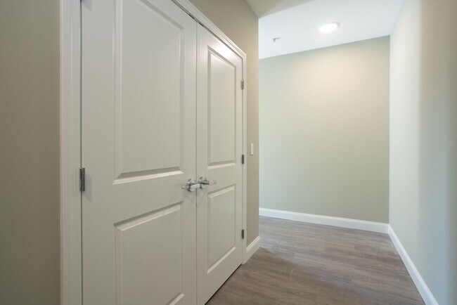 Building Photo - 1000 US-1