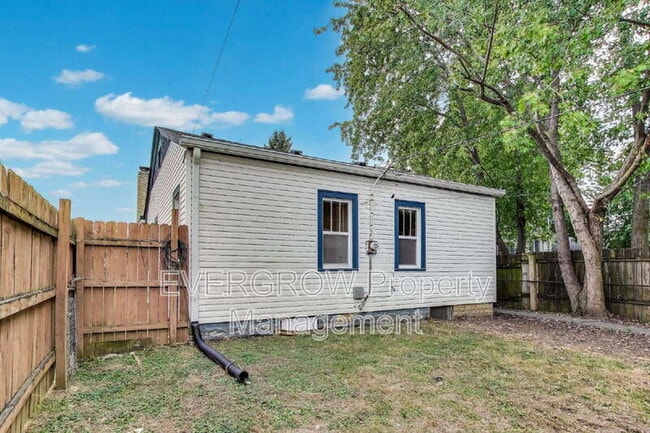 Building Photo - 5244 E 10th St