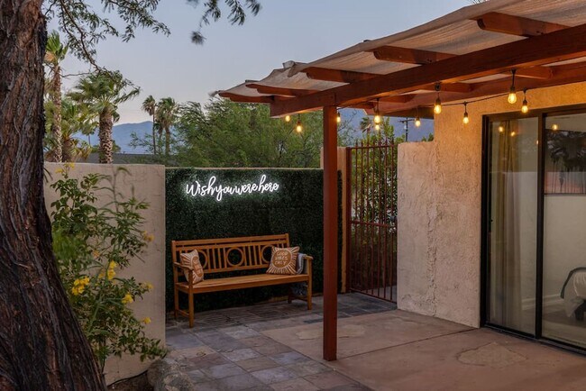 Building Photo - Beautiful fully furnished 3 bedroom home in Palm Springs (Monthly Only - No Long Term)