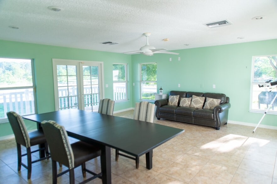 Building Photo - 315 Lazy Acres Ln