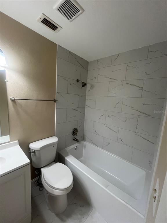 Building Photo - 351 Hidden Lake Dr