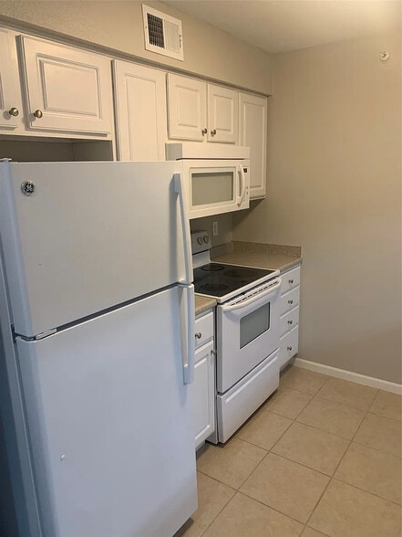 Kitchen with included appliances. - 105 NW 8th St