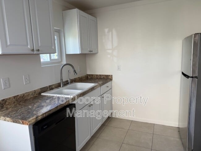 Building Photo - 3237 Highview Dr