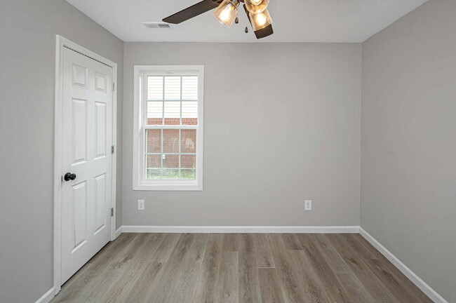 Building Photo - 85 Smith Glen Dr